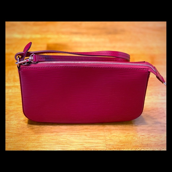 Louis Vuitton Handbags - Louis Vuitton Epi Pochette M40777